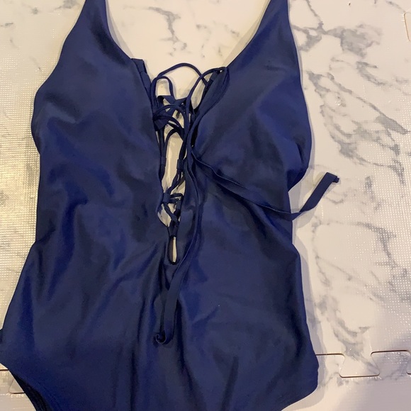 Aerie one piece bathing suit - Picture 2 of 4
